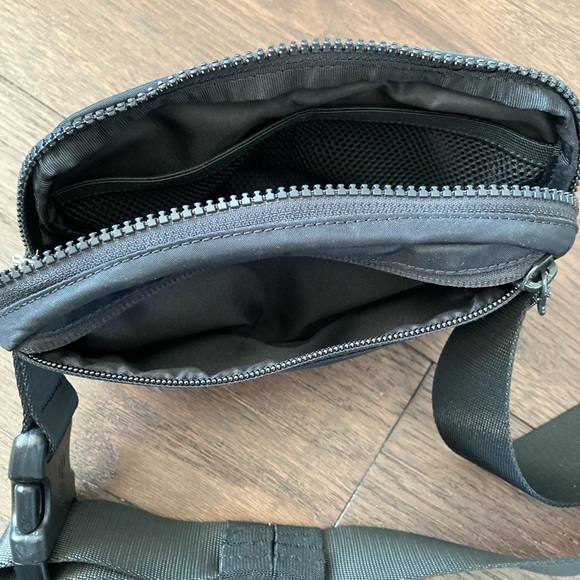 lululemon athletica Black Belt Bag - Picture 4 of 4